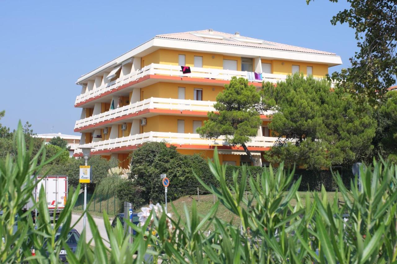 Condominio Carina Sud Бибионе Экстерьер фото